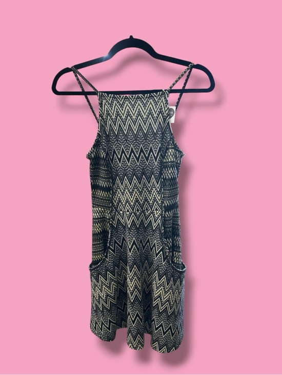 Topshop Dresses & Skirts - Topshop Black & Cream Zigzag Mini Dress